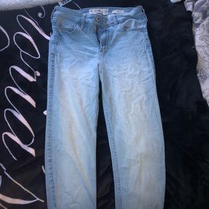 Hollister skinny jeans.(no rips)